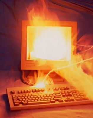 電腦突發火災莫慌張 電氣火災中計算機的正確應急處理指南